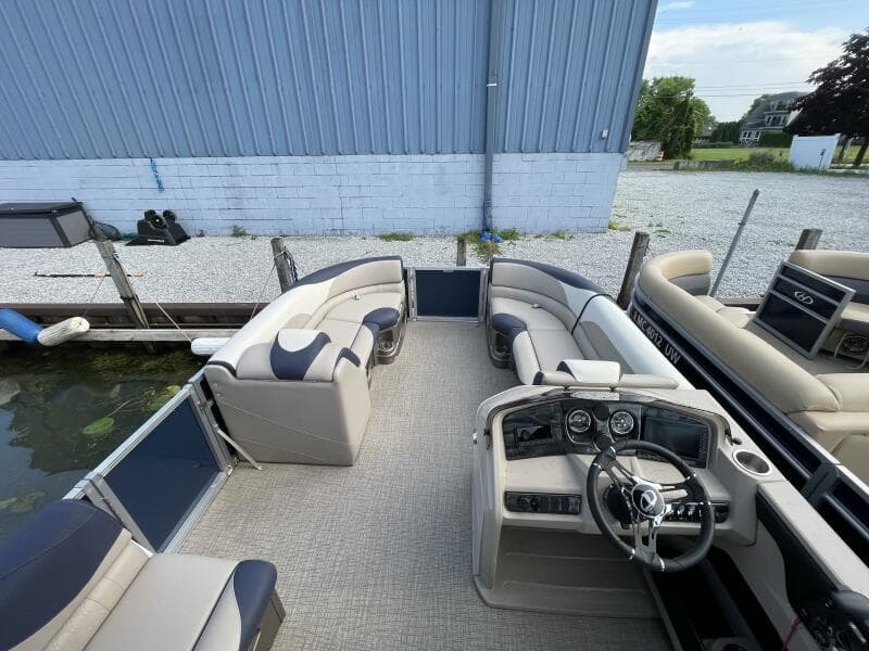 2023 Tahoe Pontoon LTZ 2385 Rear Fish
