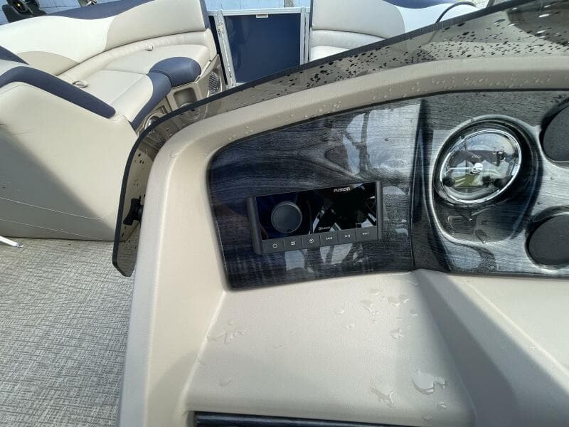 2023 Tahoe Pontoon LTZ 2385 Rear Fish