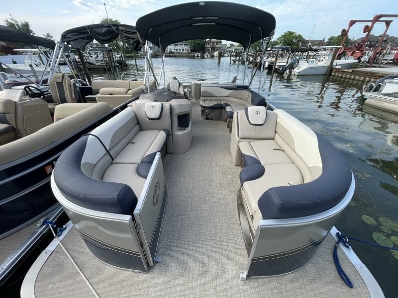 2023 Tahoe Pontoon LTZ 2385 Rear Fish