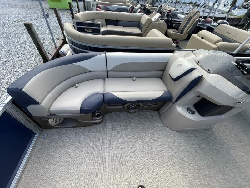 2023 Tahoe Pontoon LTZ 2385 Rear Fish