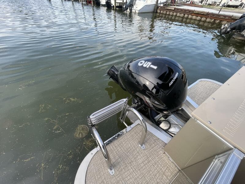2023 Tahoe Pontoon LTZ 2385 Rear Fish
