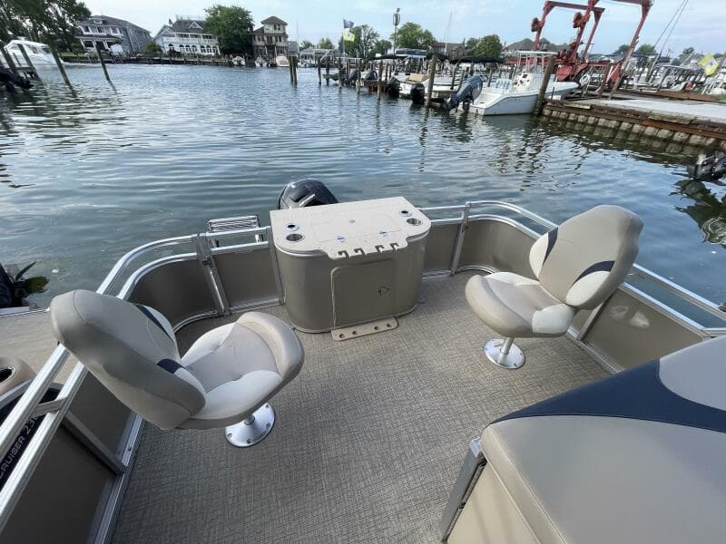 2023 Tahoe Pontoon LTZ 2385 Rear Fish