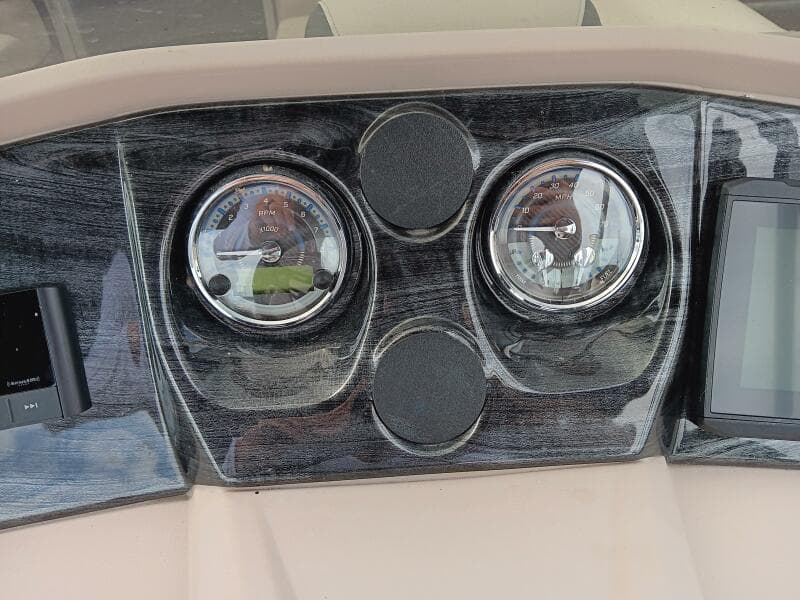 2023 Tahoe Pontoon LTZ 2385 Entertainer