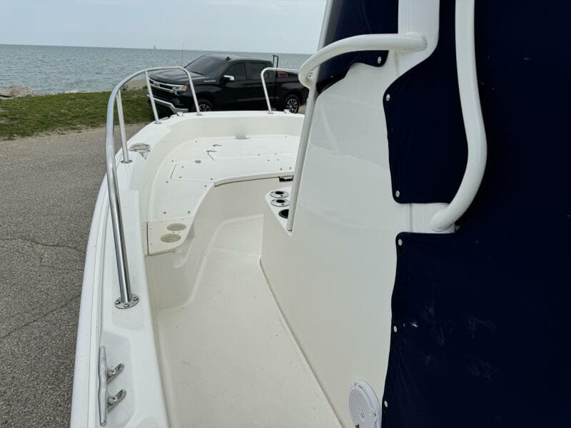 2019 Boston Whaler 210 Dauntless