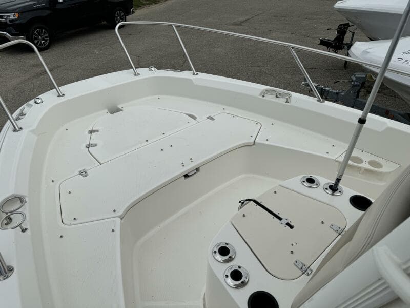 2019 Boston Whaler 210 Dauntless