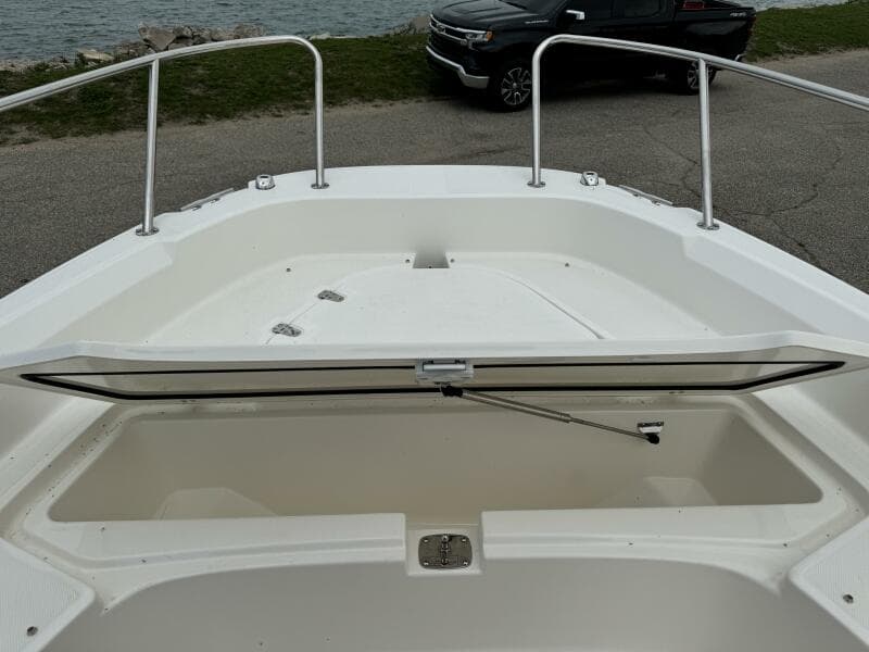 2019 Boston Whaler 210 Dauntless