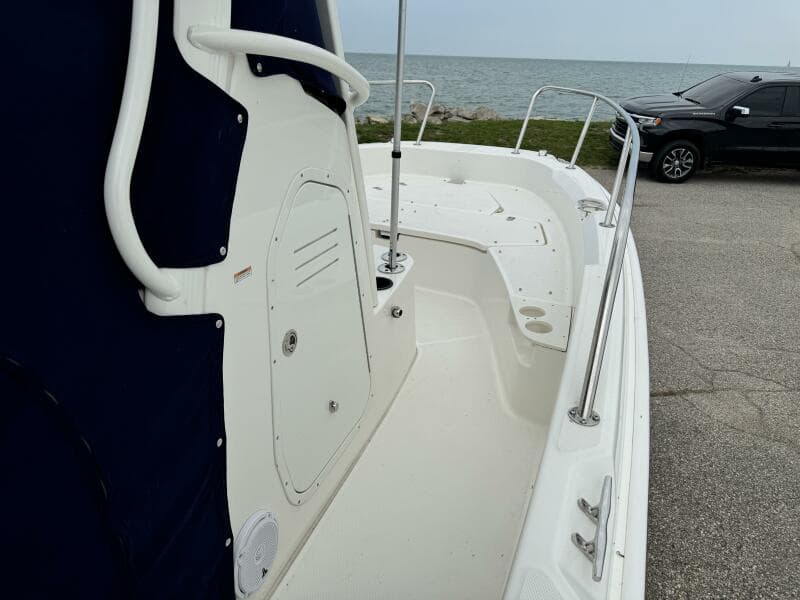 2019 Boston Whaler 210 Dauntless