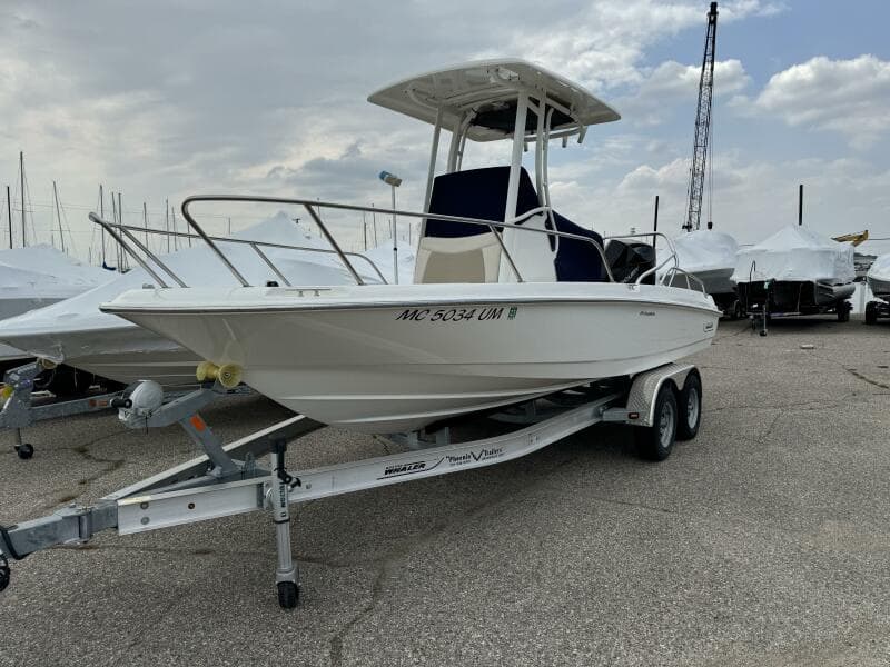 2019 Boston Whaler 210 Dauntless