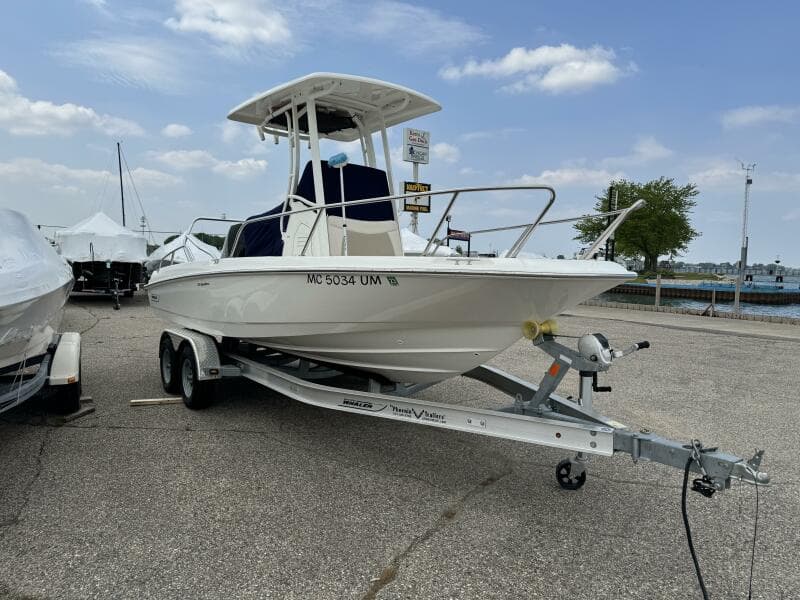 2019 Boston Whaler 210 Dauntless
