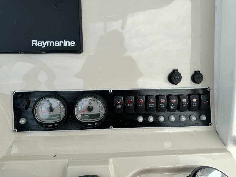 2019 Boston Whaler 210 Dauntless