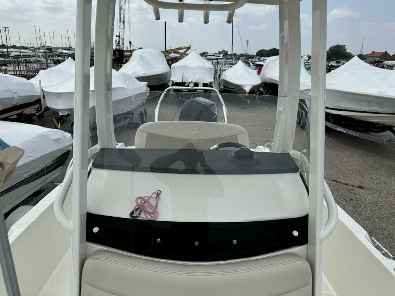 2019 Boston Whaler 210 Dauntless