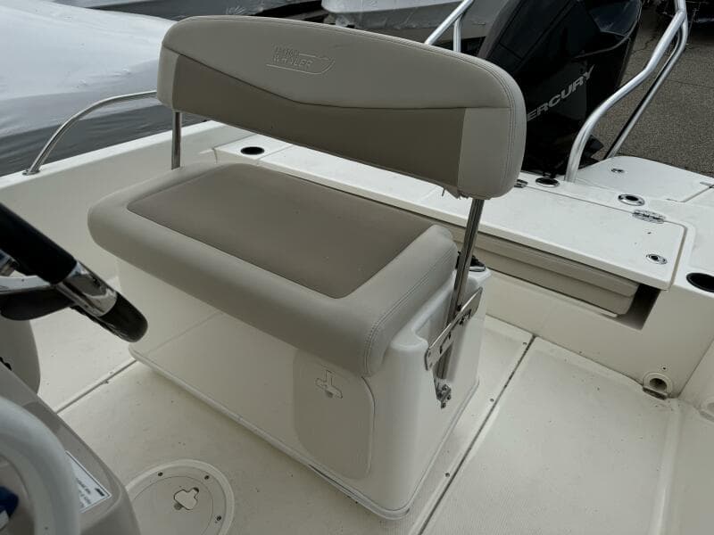 2019 Boston Whaler 210 Dauntless