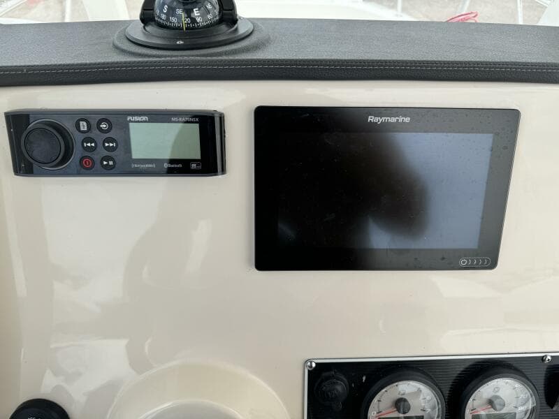 2019 Boston Whaler 210 Dauntless