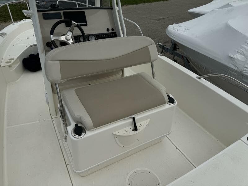 2019 Boston Whaler 210 Dauntless