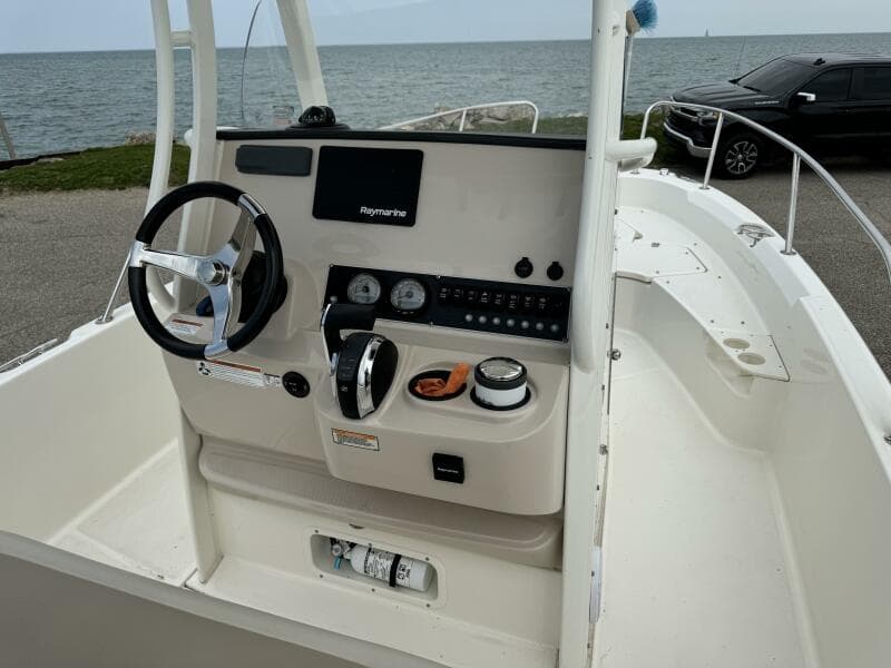 2019 Boston Whaler 210 Dauntless