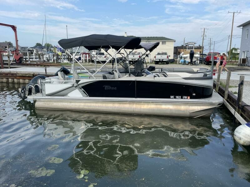 2023 Tahoe Pontoon LTZ 2385 Rear Fish