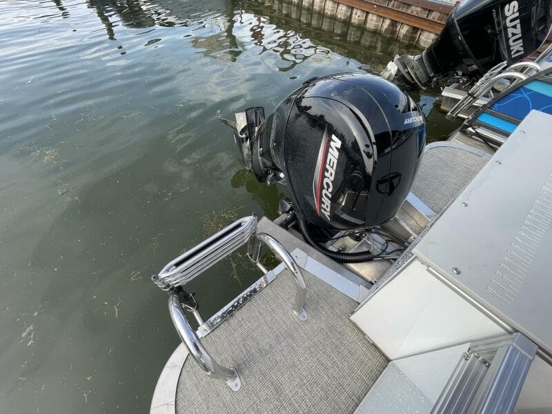 2023 Tahoe Pontoon LTZ 2385 Rear Fish
