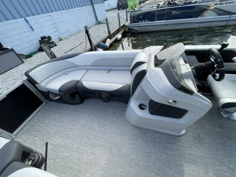 2023 Tahoe Pontoon LTZ 2385 Rear Fish