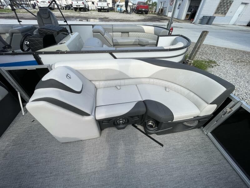 2023 Tahoe Pontoon LTZ 2385 Rear Fish