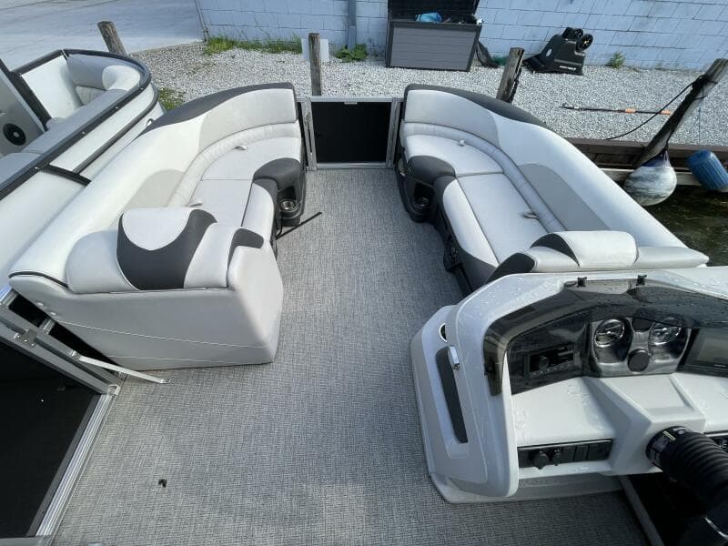 2023 Tahoe Pontoon LTZ 2385 Rear Fish