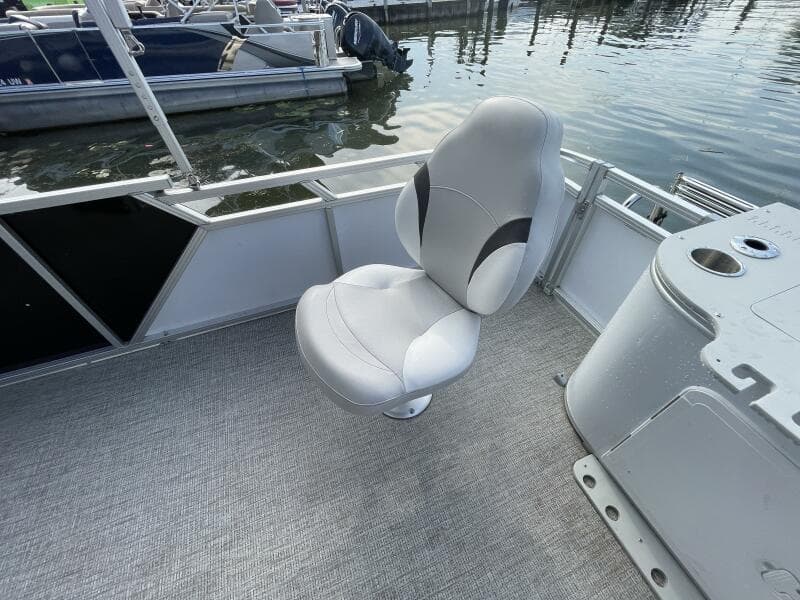 2023 Tahoe Pontoon LTZ 2385 Rear Fish
