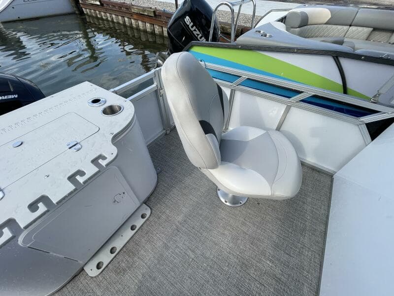 2023 Tahoe Pontoon LTZ 2385 Rear Fish
