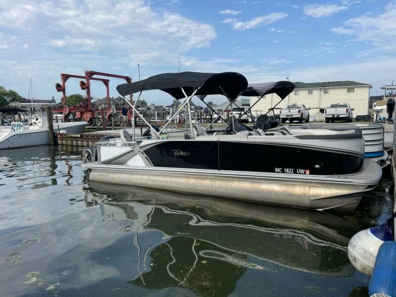 2023 Tahoe Pontoon LTZ 2385 Rear Fish
