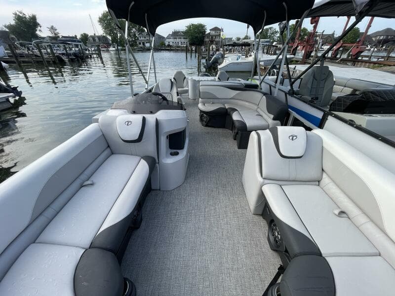 2023 Tahoe Pontoon LTZ 2385 Rear Fish