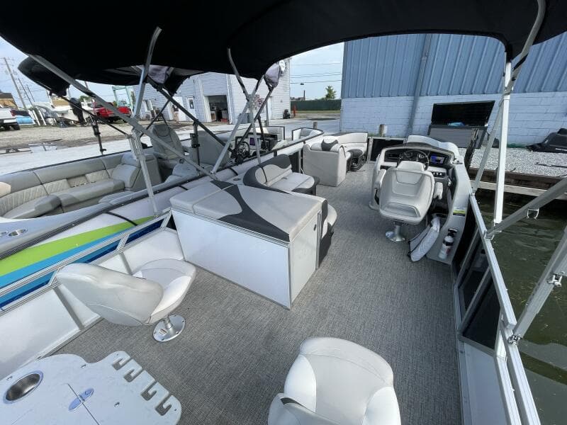 2023 Tahoe Pontoon LTZ 2385 Rear Fish
