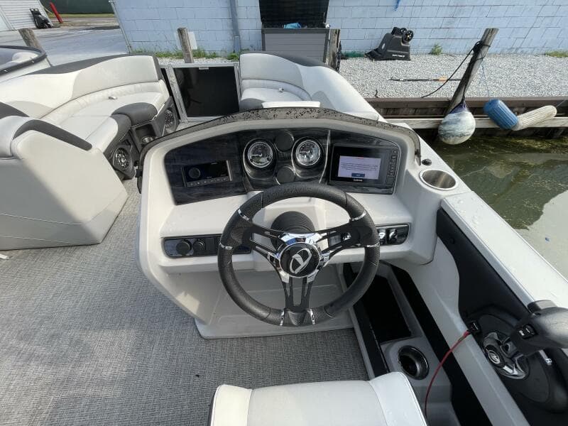 2023 Tahoe Pontoon LTZ 2385 Rear Fish