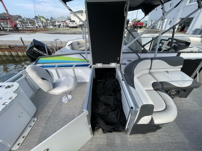 2023 Tahoe Pontoon LTZ 2385 Rear Fish