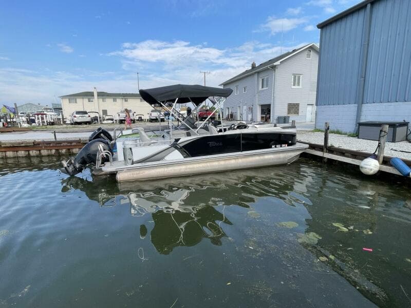 2023 Tahoe Pontoon LTZ 2385 Rear Fish