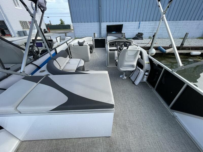 2023 Tahoe Pontoon LTZ 2385 Rear Fish