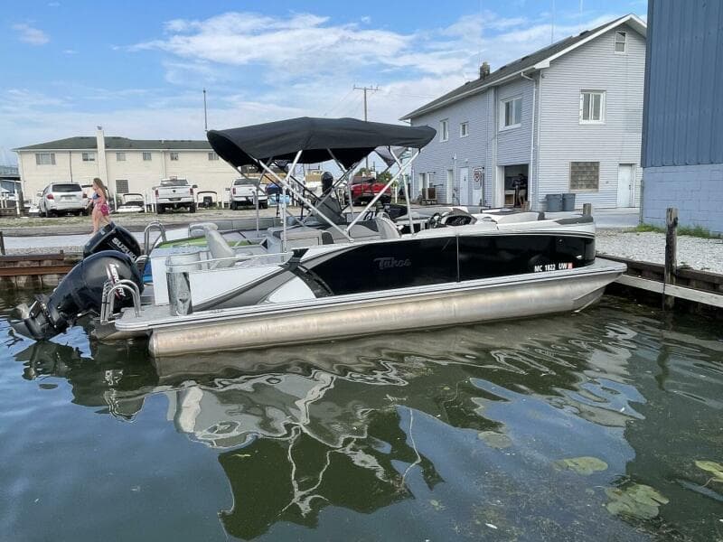 2023 Tahoe Pontoon LTZ 2385 Rear Fish