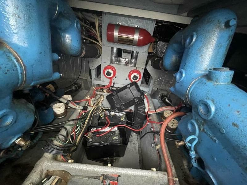 1989 Silverton 37 Convertible