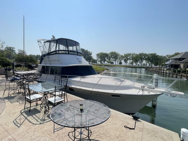 1989 Silverton 37 Convertible