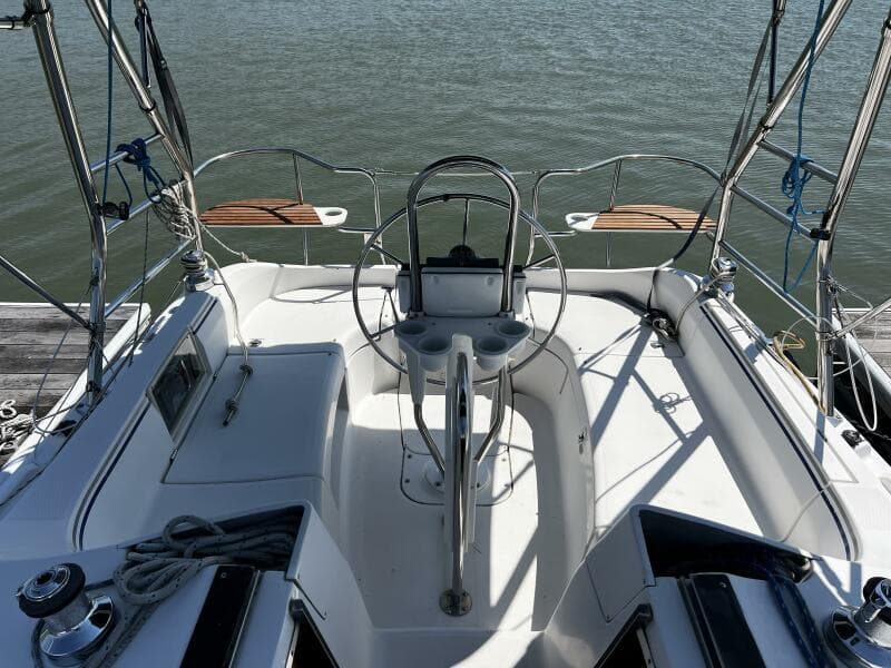 2004 Hunter 33