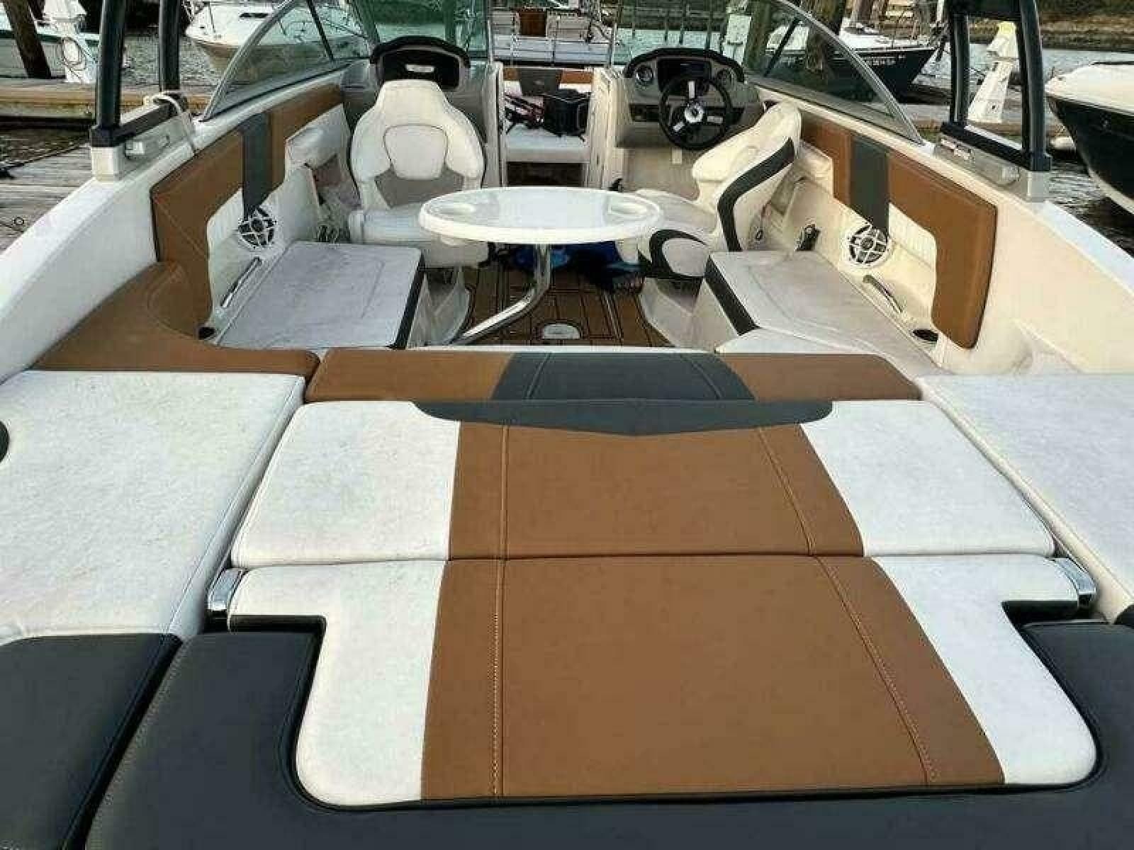 2023 Chaparral 230 SSi - Photo 7