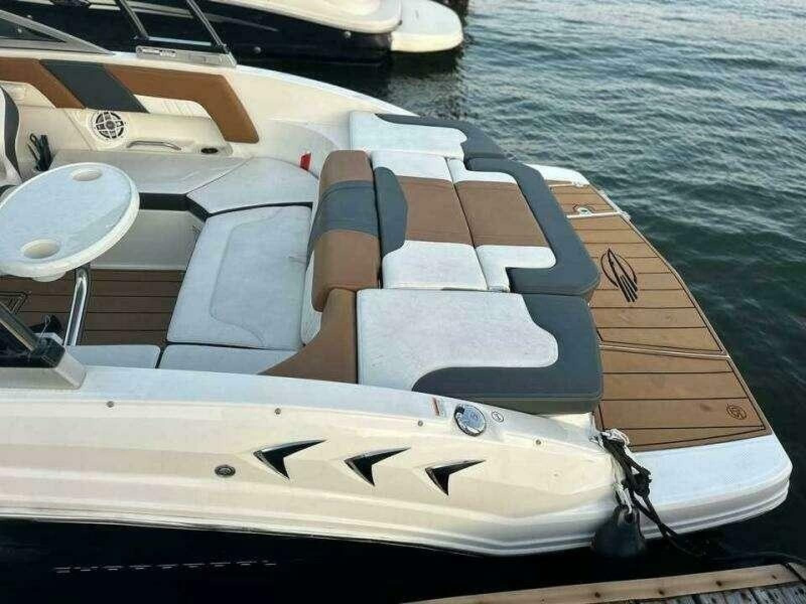2023 Chaparral 230 SSi - Photo 3