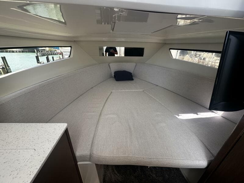 2024 Jeanneau 9.0 Leader