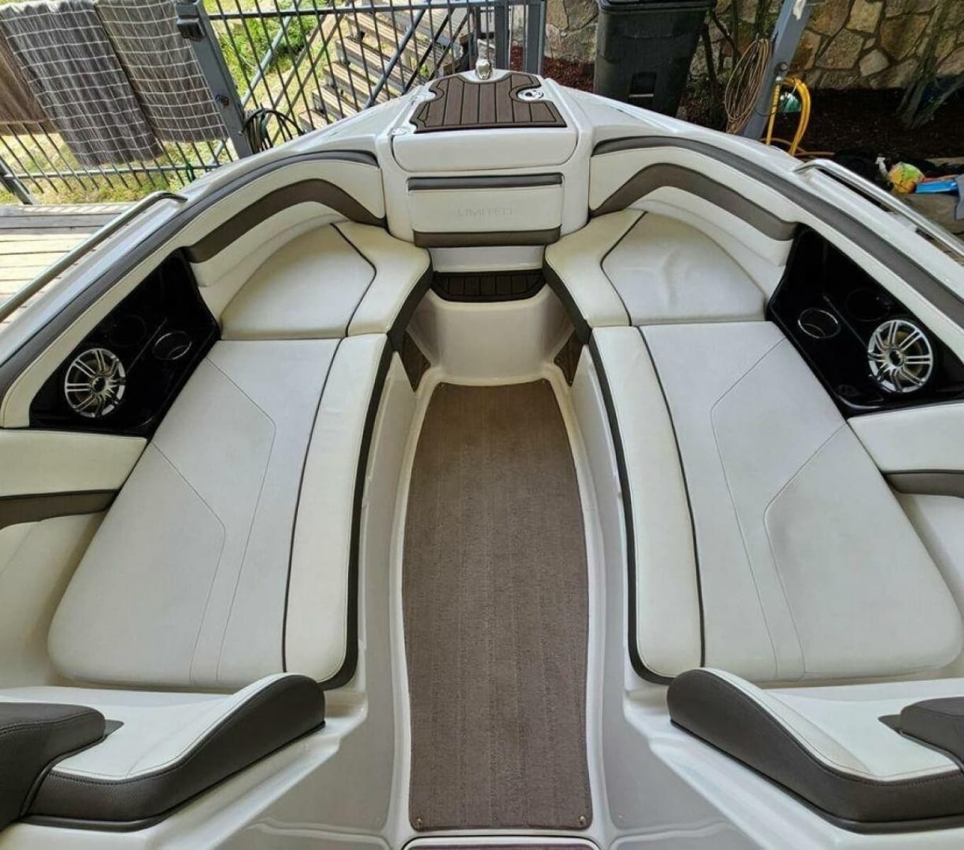 2016 Yamaha Boats 242 Limited S E-Series - Photo 10