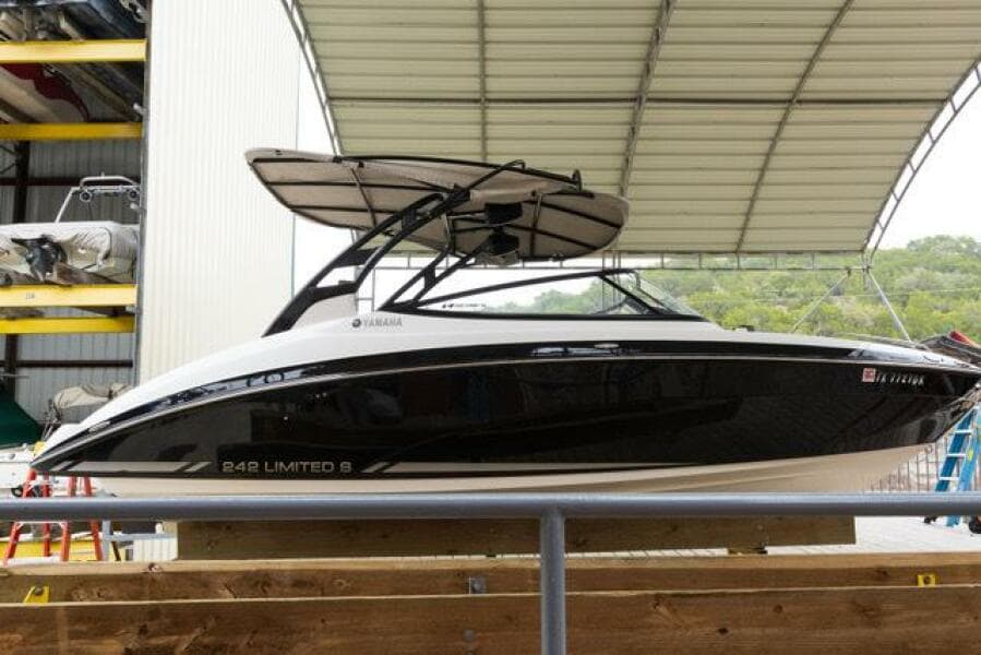 2016 Yamaha Boats 242 Limited E-Series