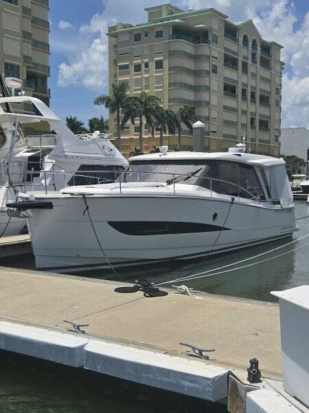 2022 Greenline 39 Hybrid