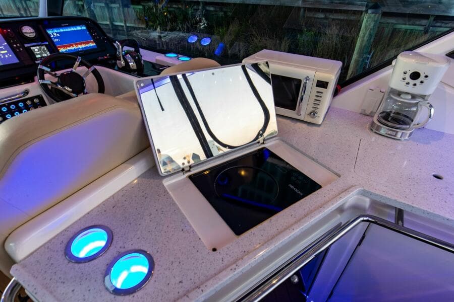 2018 36 Aquila 36 Power Cat Katz Azz Galley