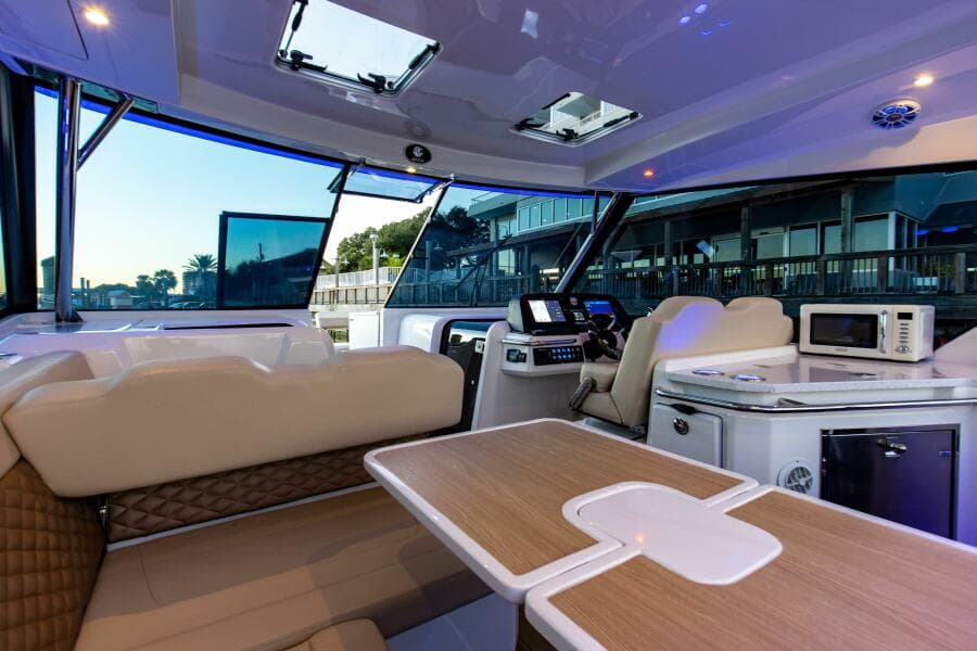 2018 36 Aquila 36 Power Cat Katz Azz Salon