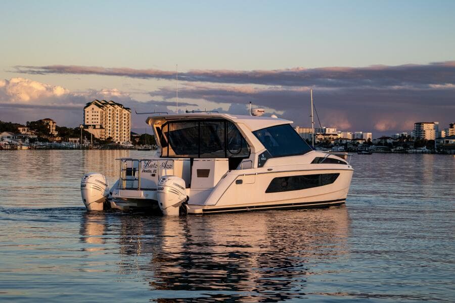 2018 36 Aquila 36 Power Cat Katz Azz Stern (2)