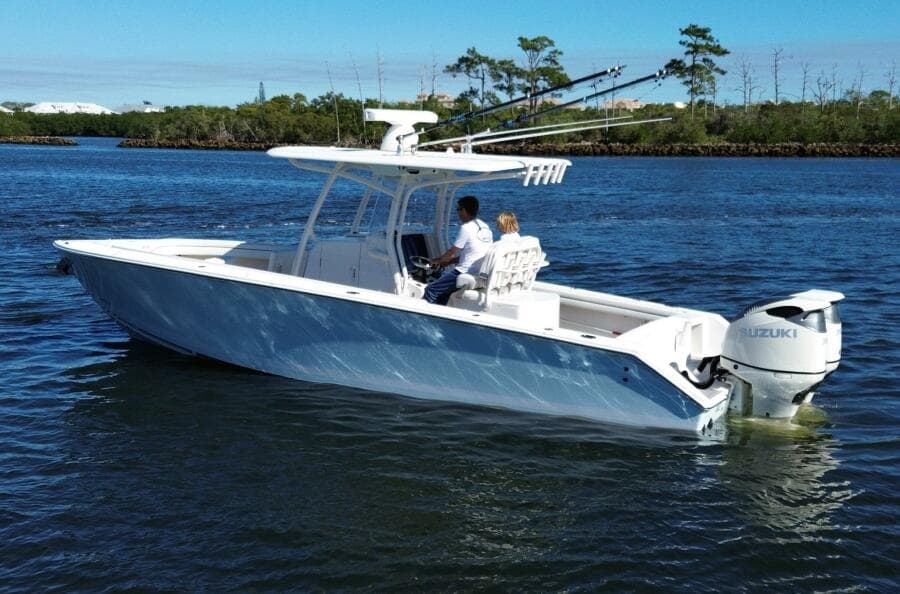 30 Jupiter FS 2015 Port Aft Profile