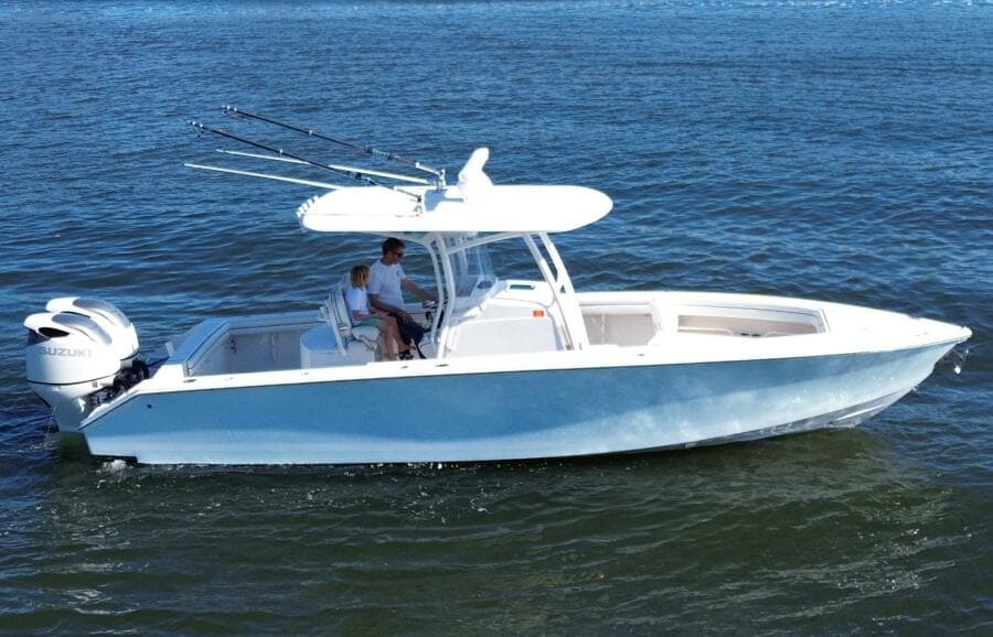 30 Jupiter FS 2015 Stbd Profile 2