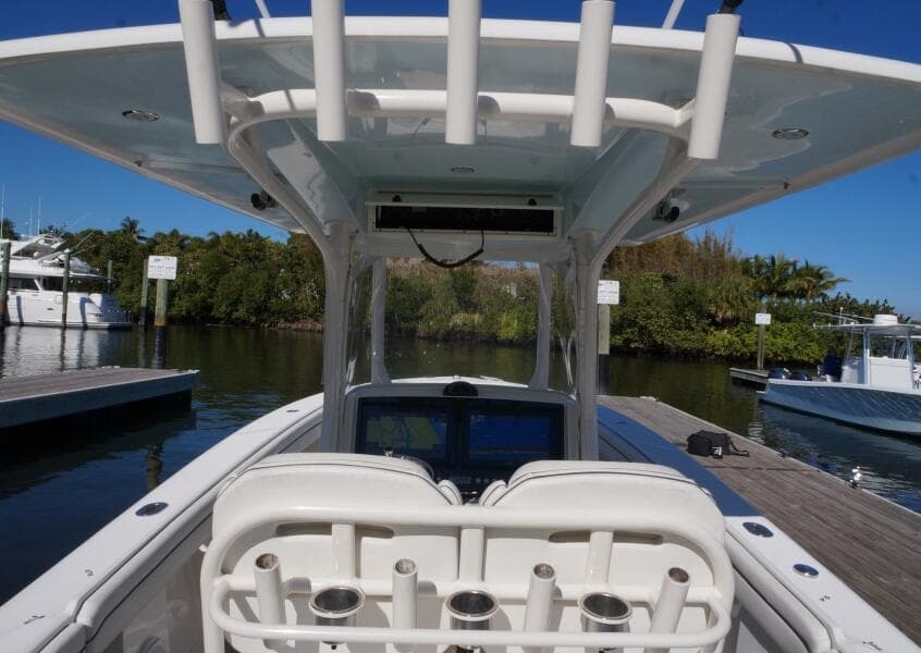 30 Jupiter FS 2015 Hardtop Helm