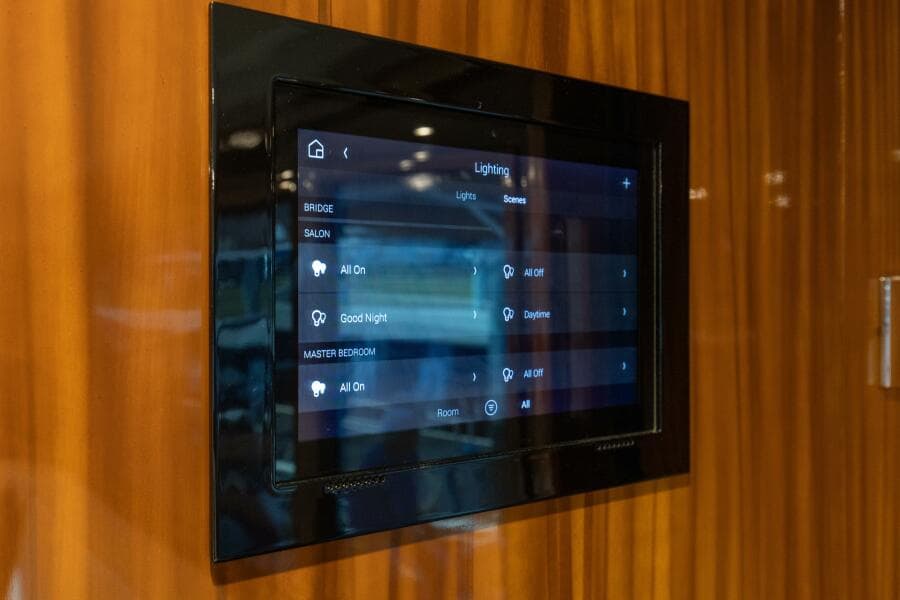 2001 65 Viking Convertible Enclosed Bridge Partnership Control Panel